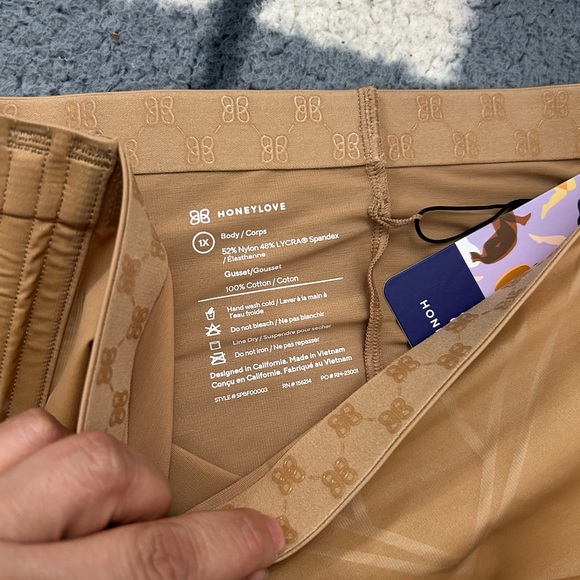 Honeylove ShadowSculpt High-Waist Brief color Sand or Toffee. Women’s size 1X - Picture 3 of 5